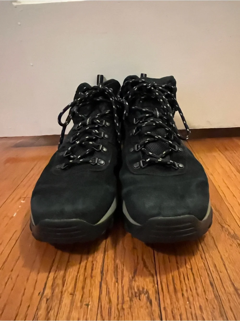 Columbia Newton Ridge Plus II Suede Waterproof Hiking Boot - Black/Stratus